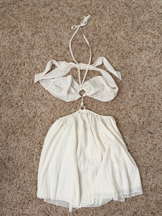 Dresses & Skirts - Small Flowy White/Cream Halter Top Tie Back Dress